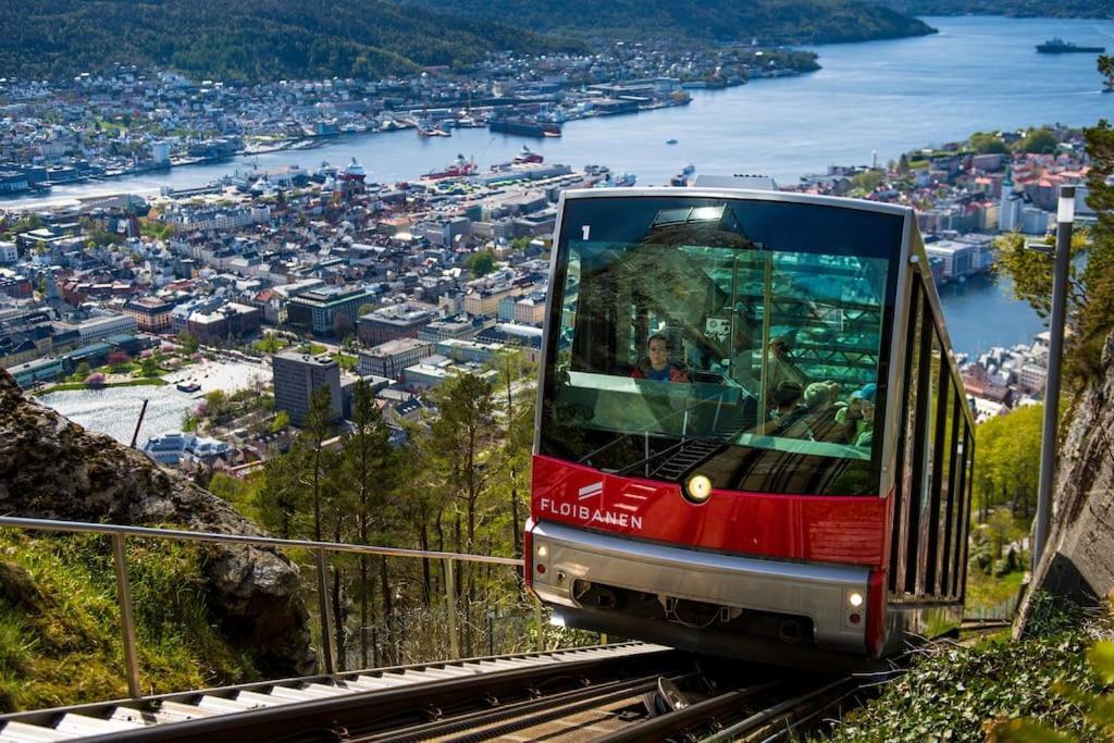 Spacious Historical Art Oasis In The City Center Bergen Ngoại thất bức ảnh